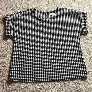 Women’s Size Medium Black and White Short Sleeve Top